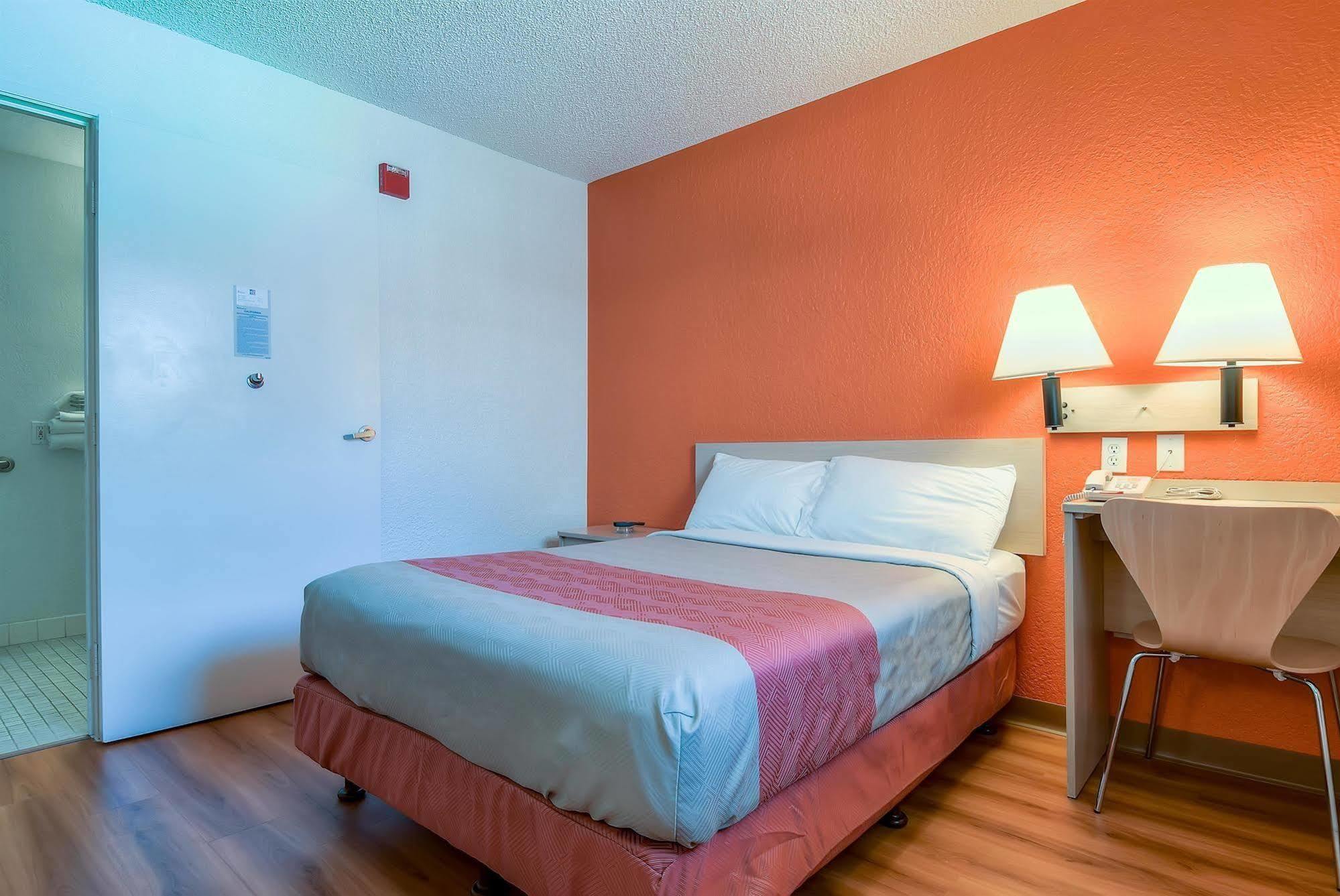 Hotel 6-rowland Heights, Ca - Angeles - Pomona 2*